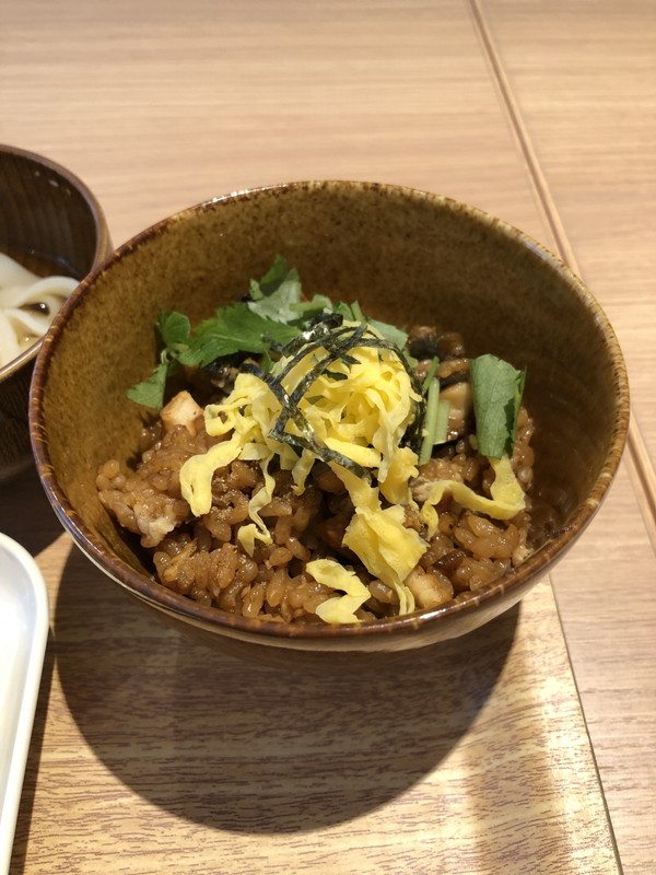 美味しかった朝ごはん。一番のお目当てはひつまぶしです。