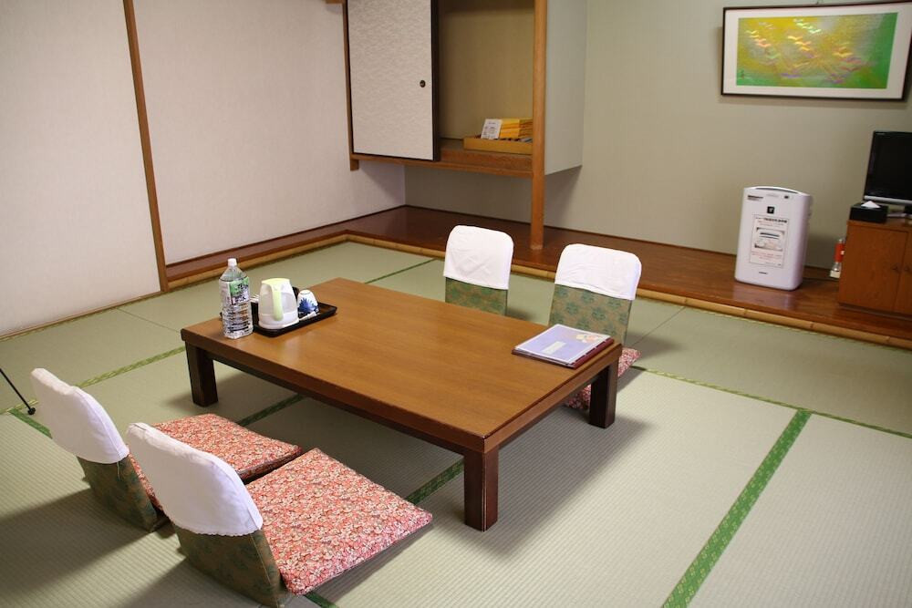 客室内のダイニングエリア