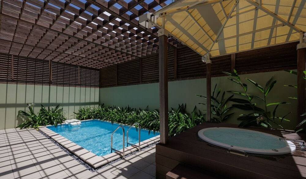 プールやテラスで
沖縄時間を味わう / 1