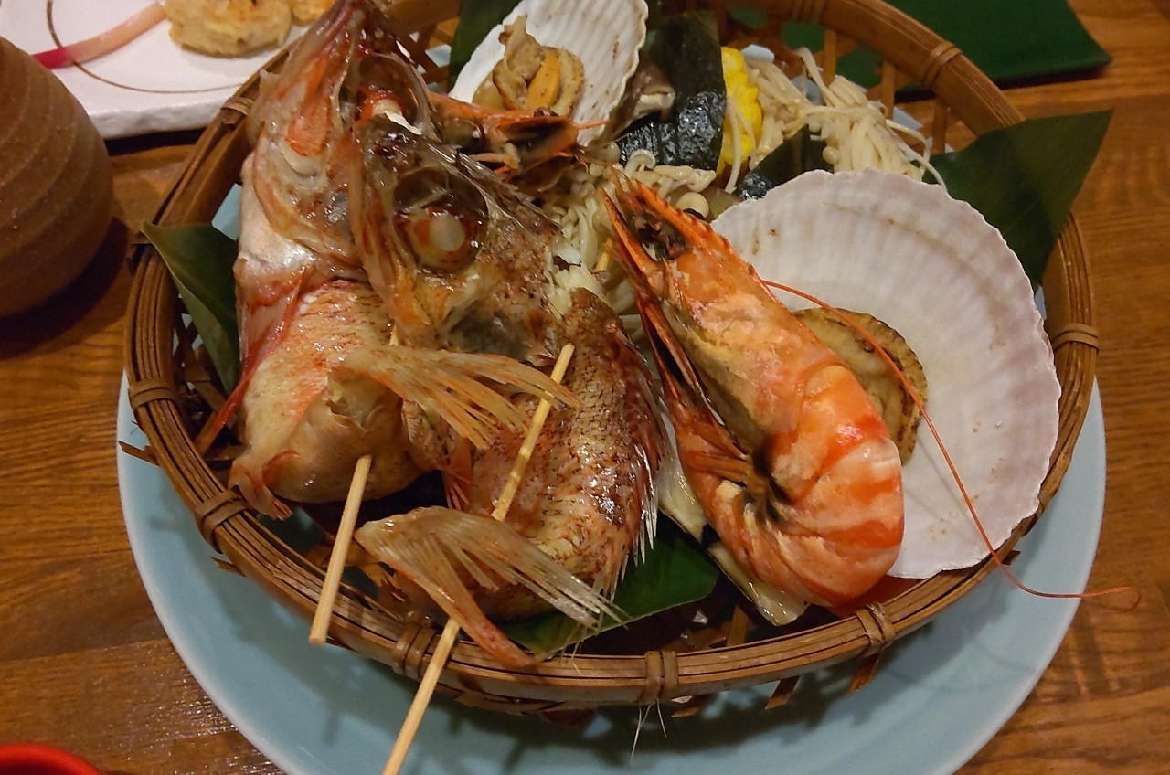 湯けむりの街を見下ろす、絶景テラスでのんびり3379882