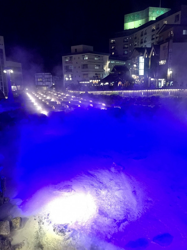 湯畑までは送迎バスがあります