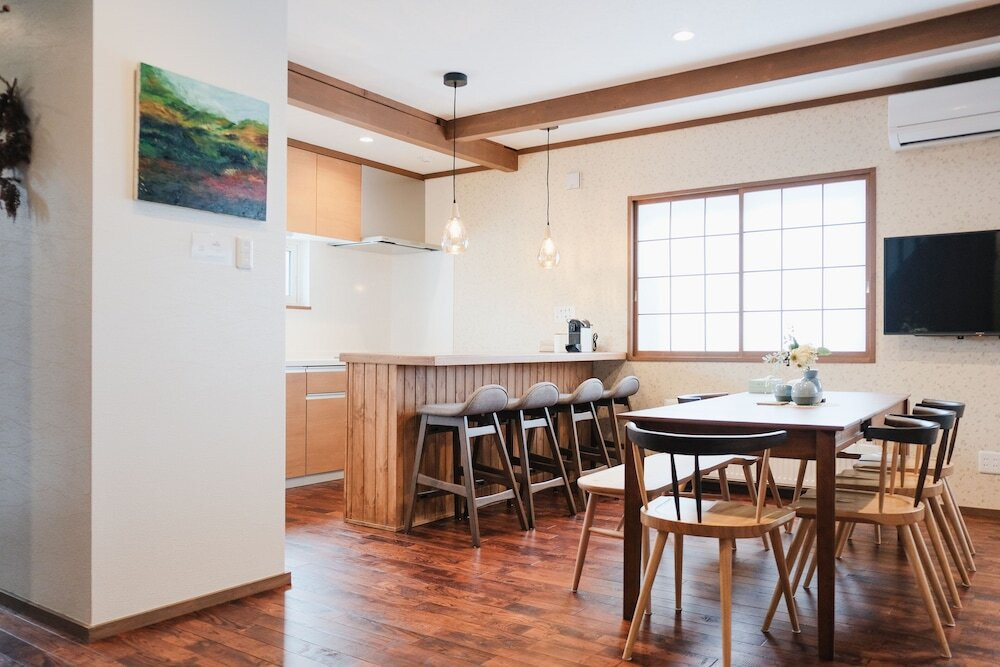 客室内のダイニングエリア