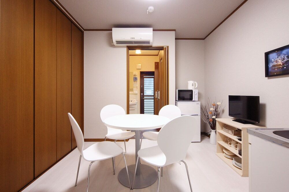 客室内のダイニングエリア