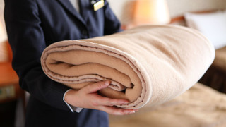 ツインルーム　セミダブルサイズベッド 2 台　シティ ビュー　南向　禁煙