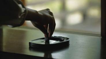 アクティビティ「墨を磨る」 / 2