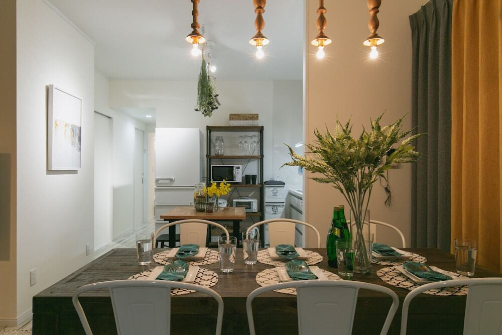 客室内のダイニングエリア