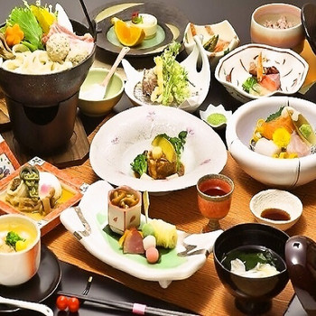 お部屋食でゆっくり会席料理を堪能♪4048005