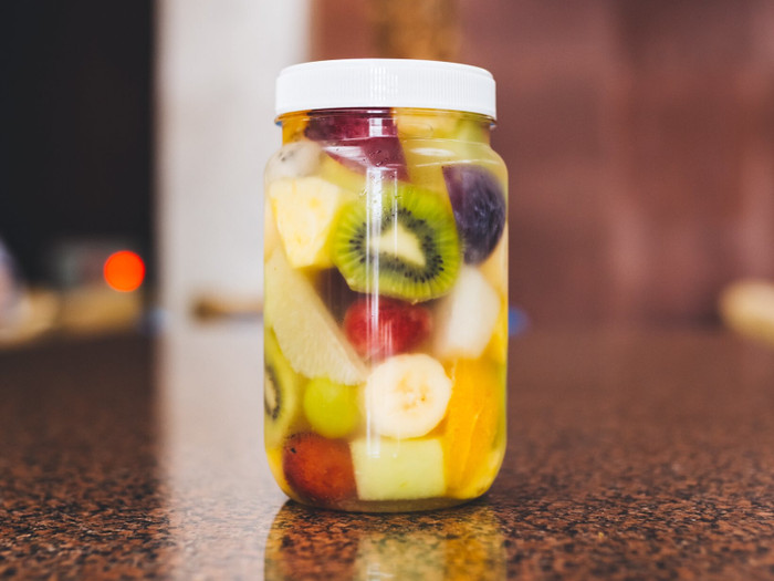 旬の果物をたっぷり使用したフルーツポンチも大人気。自分へのお土産にも、手土産にも◎