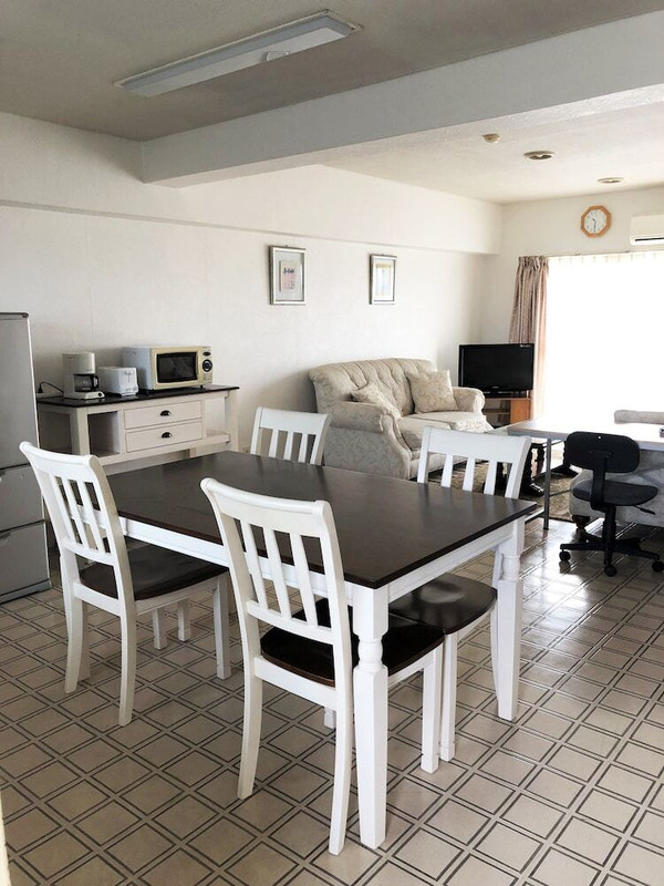 客室内のダイニングエリア