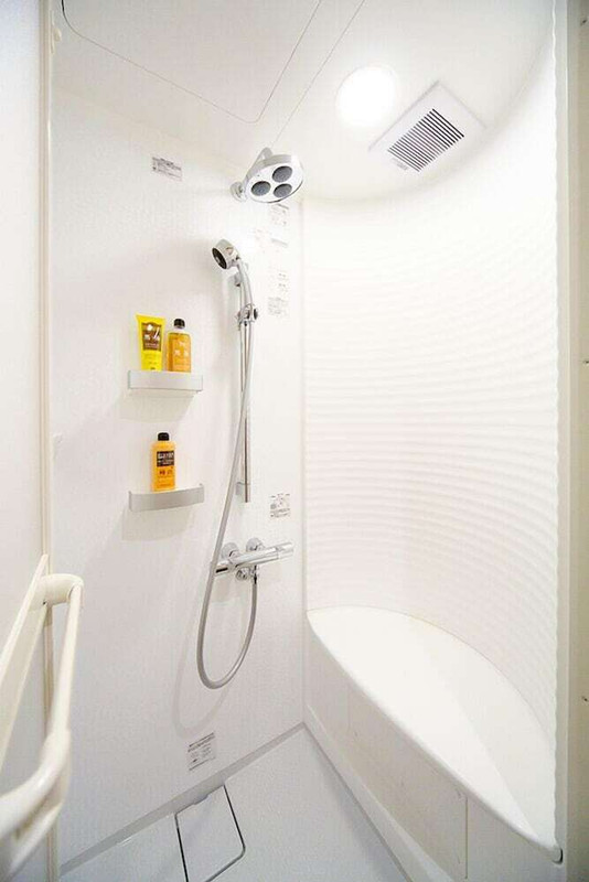 バスルームのシャワー