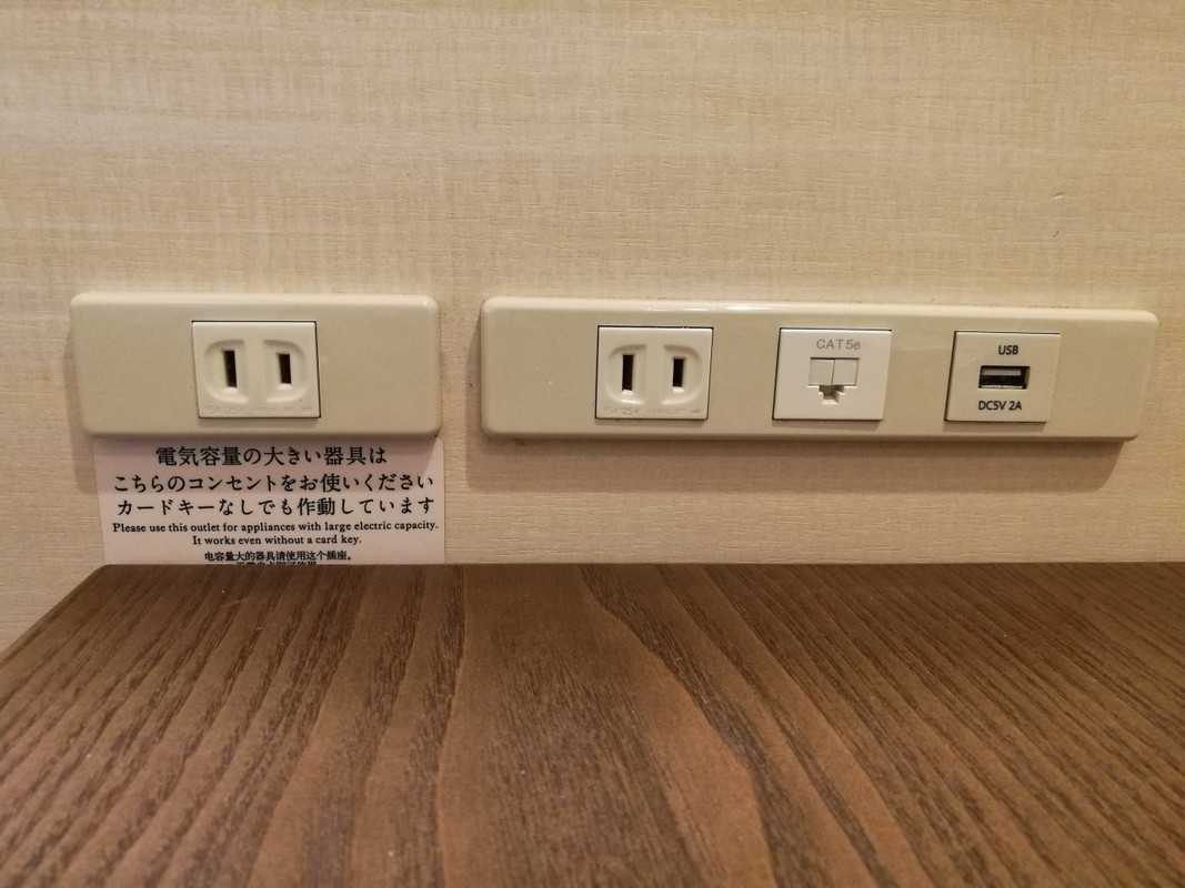 コンセント多し