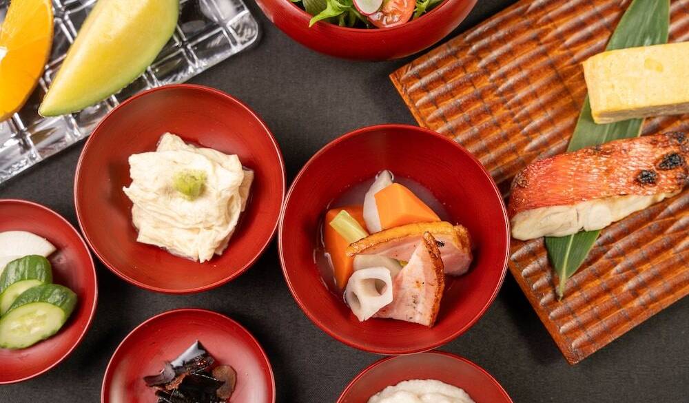 器はお坊さんが使う応量器を使用 / 3