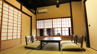 町屋　東対 (ベッド + 布団)