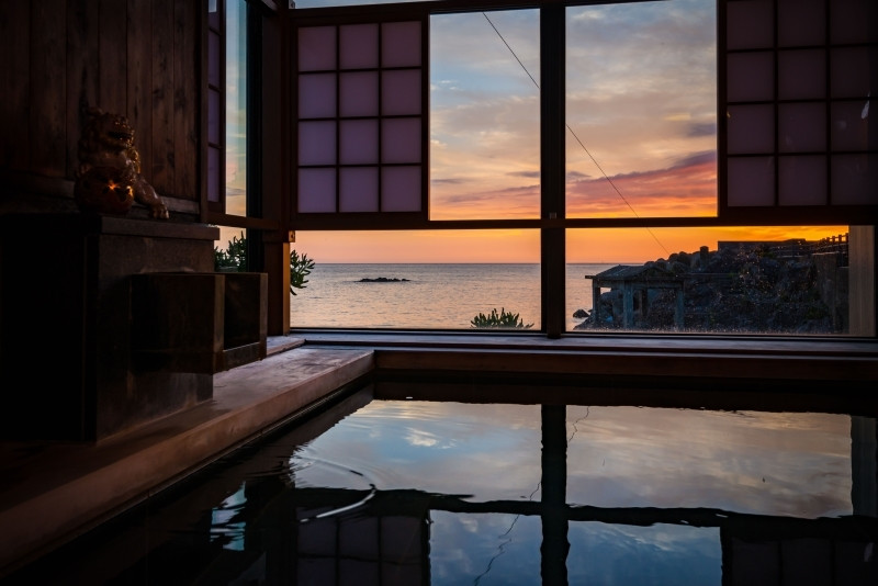 波間にたゆたうような気分で温泉浴3712280