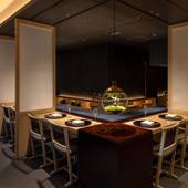 ふふ京都（京都府 高級ホテル）：庭園を望む懐石レストラン。旬の京野菜や厳選食材の炭火焼きを中心としたオリジナリティあふれる和食がいただける。個室やカウンター席もありプライベート感も◎ / 4