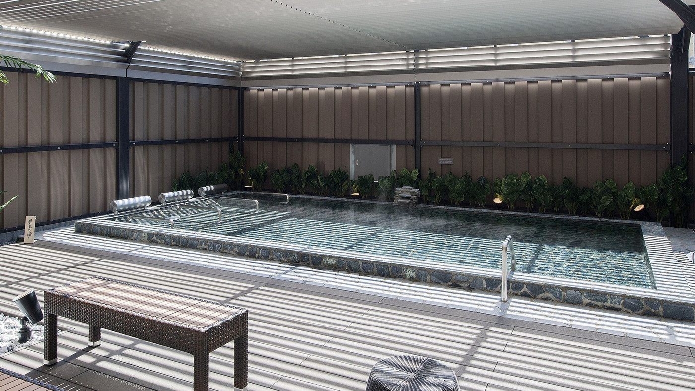 季節限定のナイトプールもあるシティリゾート3654163