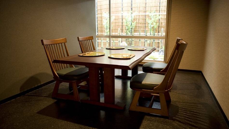 個室で味わう
創作懐石料理 / 5