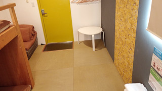 トリプルルーム 共用バスルーム (チェックイン午後10時まで)