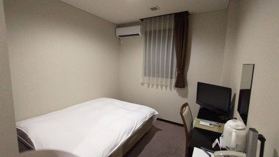 部屋は実に普通