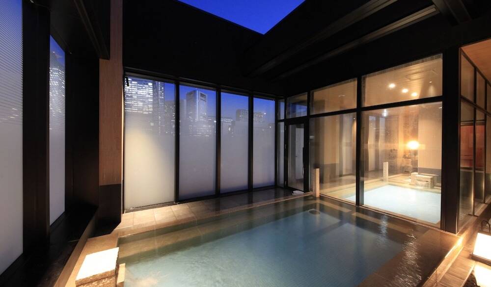 夜景を楽しんだ後は
お部屋で映画鑑賞 / 2