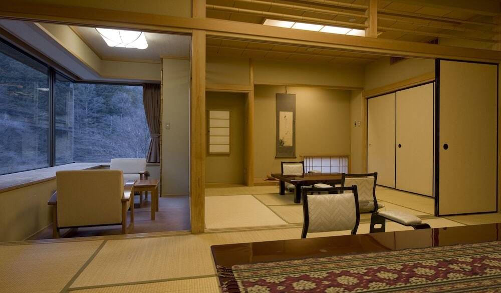 和室 本間12畳＋次の間6畳 / 2