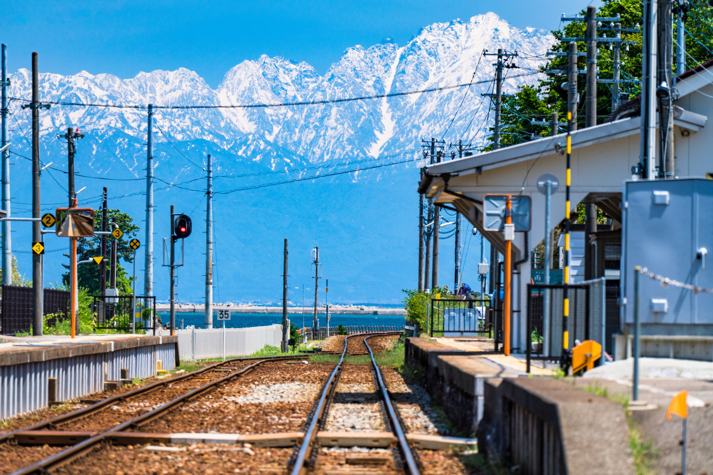 《富山県》雨晴駅・氷見線