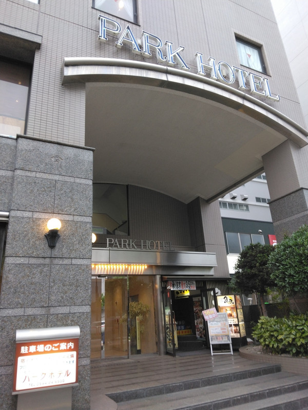 桑名駅から近く、国道1号線沿いにあります。