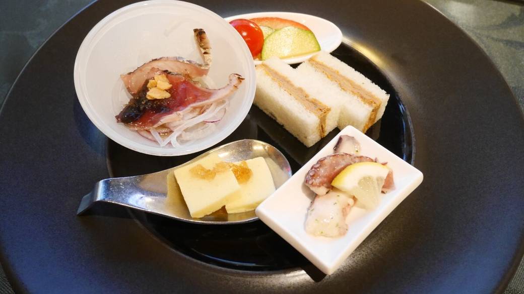 老舗洋食店のディナーは
フレンチ＋ロシア料理 / 4