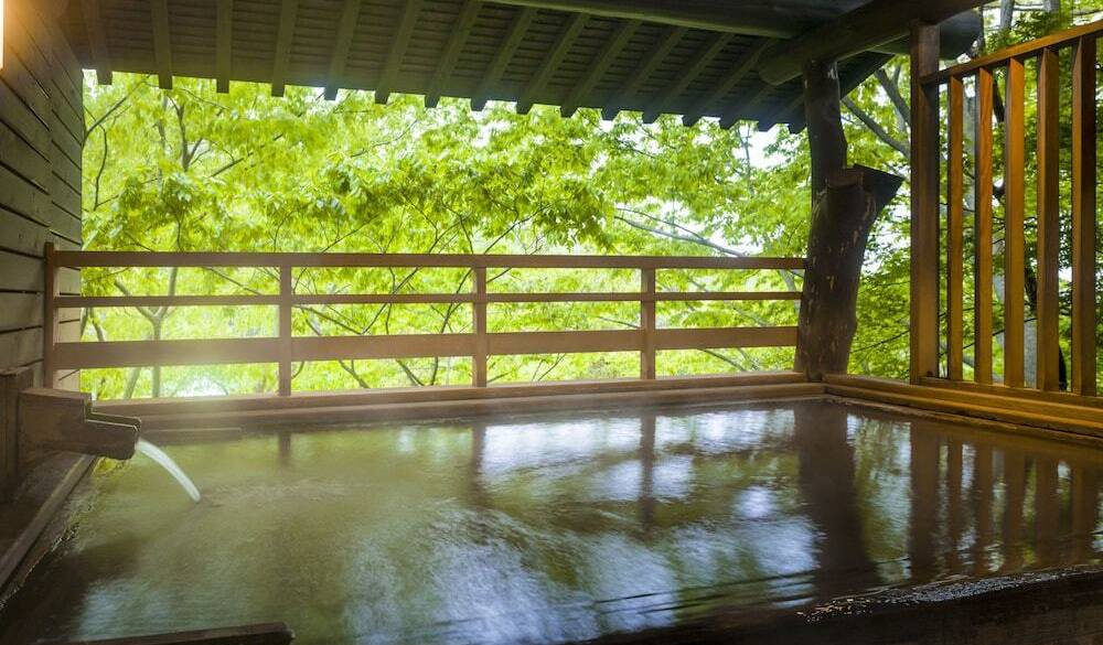 総檜造りの露天風呂で
朝のひとときを満喫 / 3