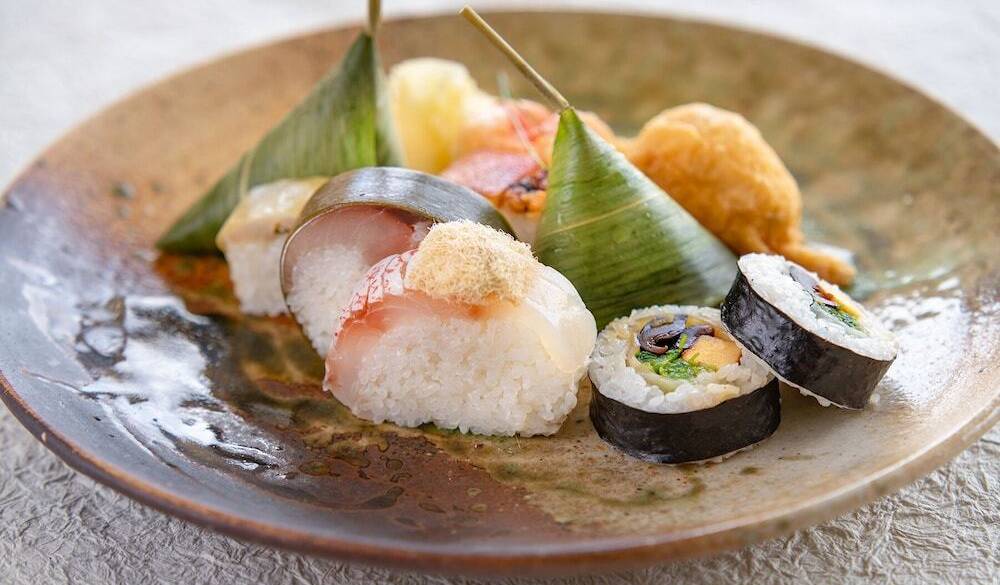 仕出し料理 寿司盛り合わせ / 3