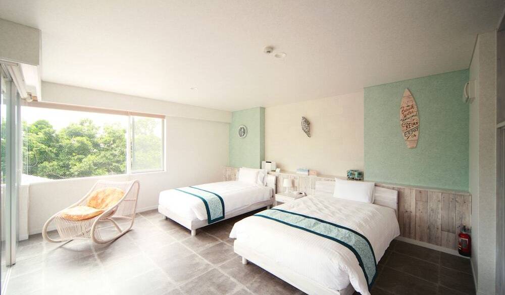 オーシャンビュー洋室① / 1