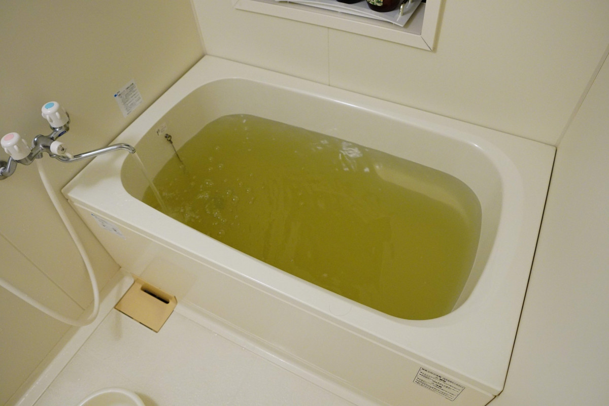 何度ため直しても濁ったお湯でした。