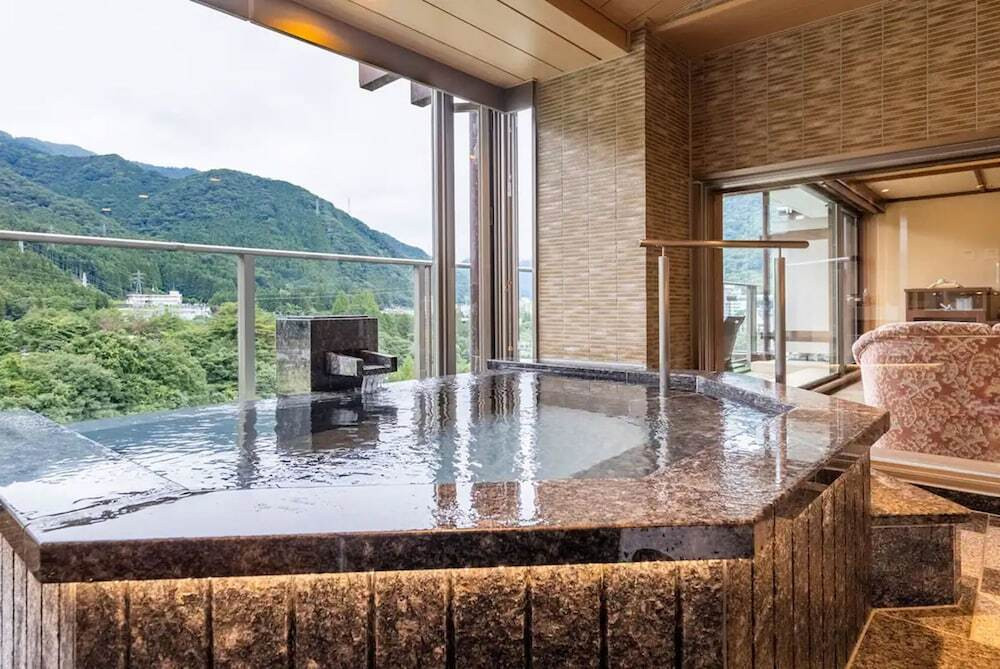 水着で入る温泉でわいわい楽しめる♪駅近の大型ホテル3573721