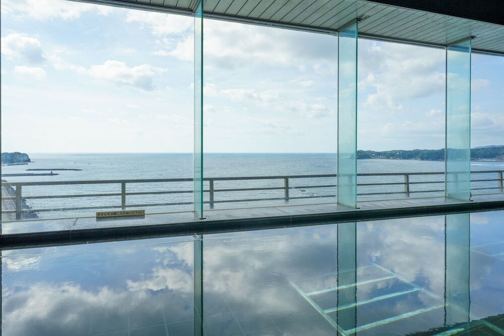 地上約40mの温泉から望む太平洋3578665