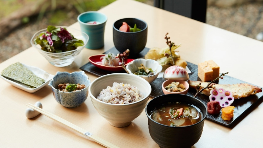 新宿のど真ん中で天然温泉を味わう贅沢さ3922951