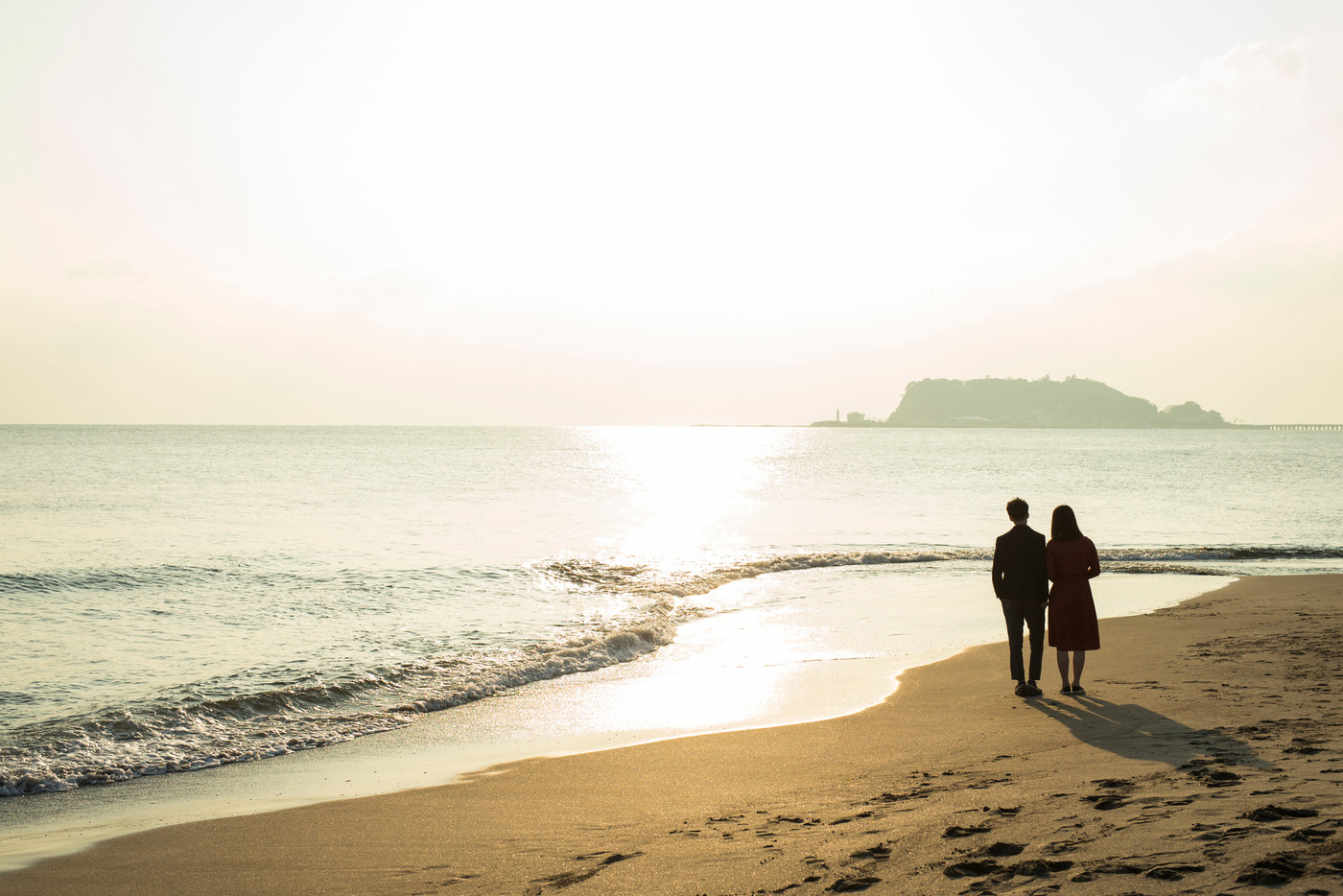 カップル　海岸