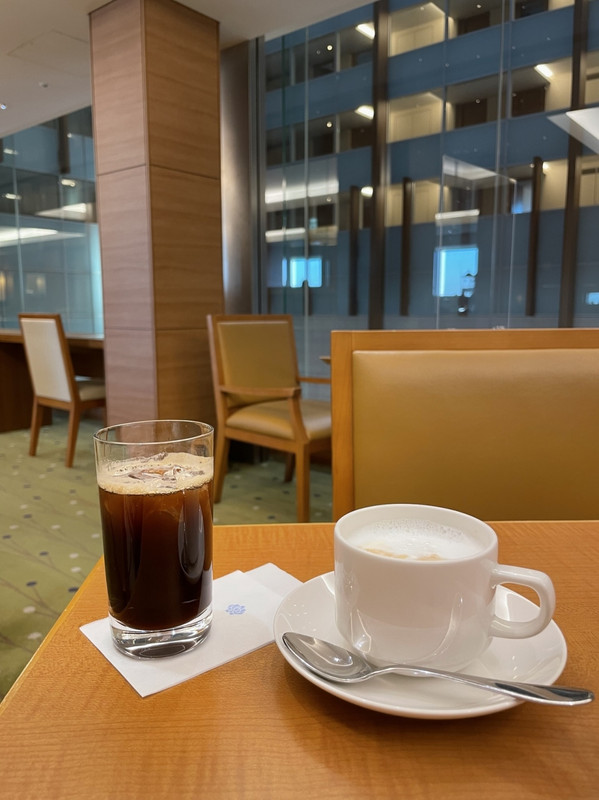 ドリンクバーがあり自由に使えるフロア