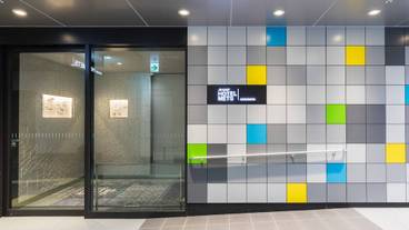 施設の入り口 / 19