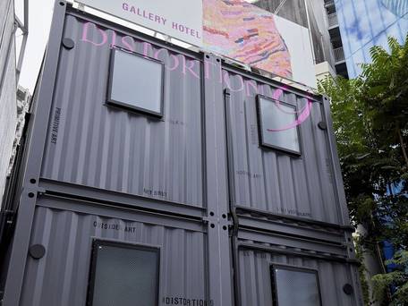 GALLERY HOTEL DISTORTION 9 / 1