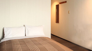 デラックスシングル(定員2名：ベッドサイズ 120 x 195cm) 喫煙可