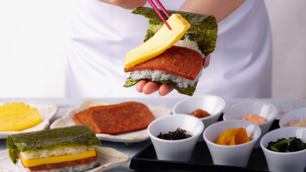 沖縄食材たっぷり
朝食ビュッフェ / 3