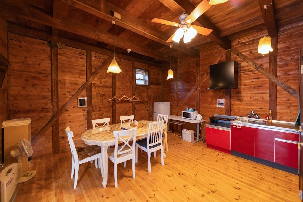 客室内のダイニングエリア