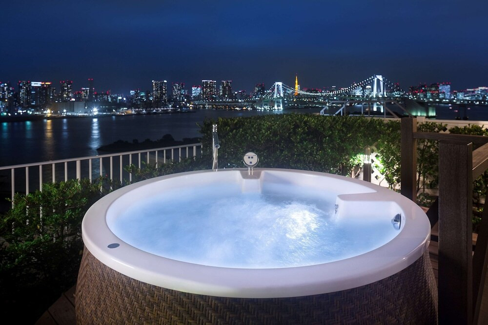 東京湾の夜景を見渡すロマンチックなホテル4775617