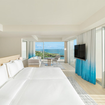 伊良部ブルーが映える白亜のホテル4248121