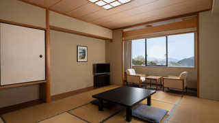 クラシック ルーム シングルベッド 3 台 シービュー (Japanese Style)