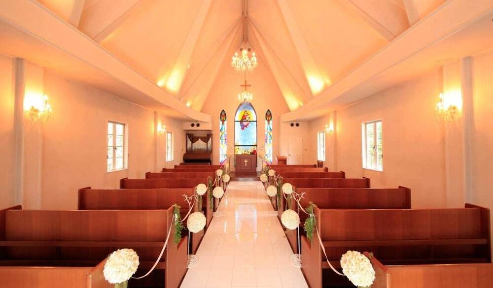 美しい中庭や
チャペルを眺めて / 4