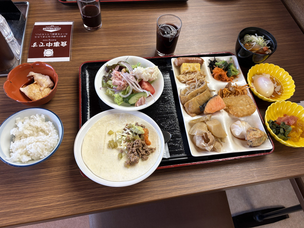 朝食の盛付け例