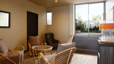 5階 湯上り処・マッサージ機コーナー / 5