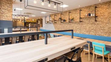 朝食スペース / 13