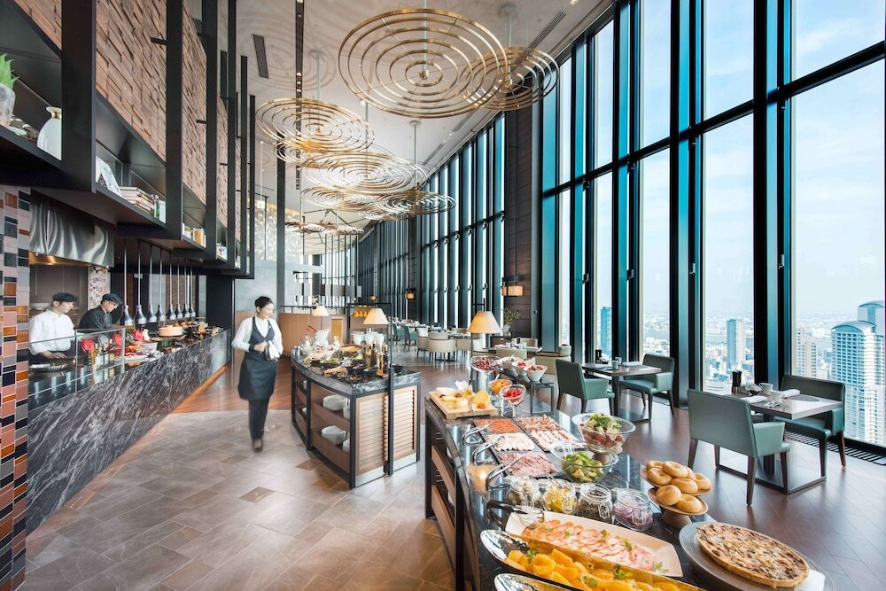 大阪の夜景を見ながら、女子友とおしゃべり4112830